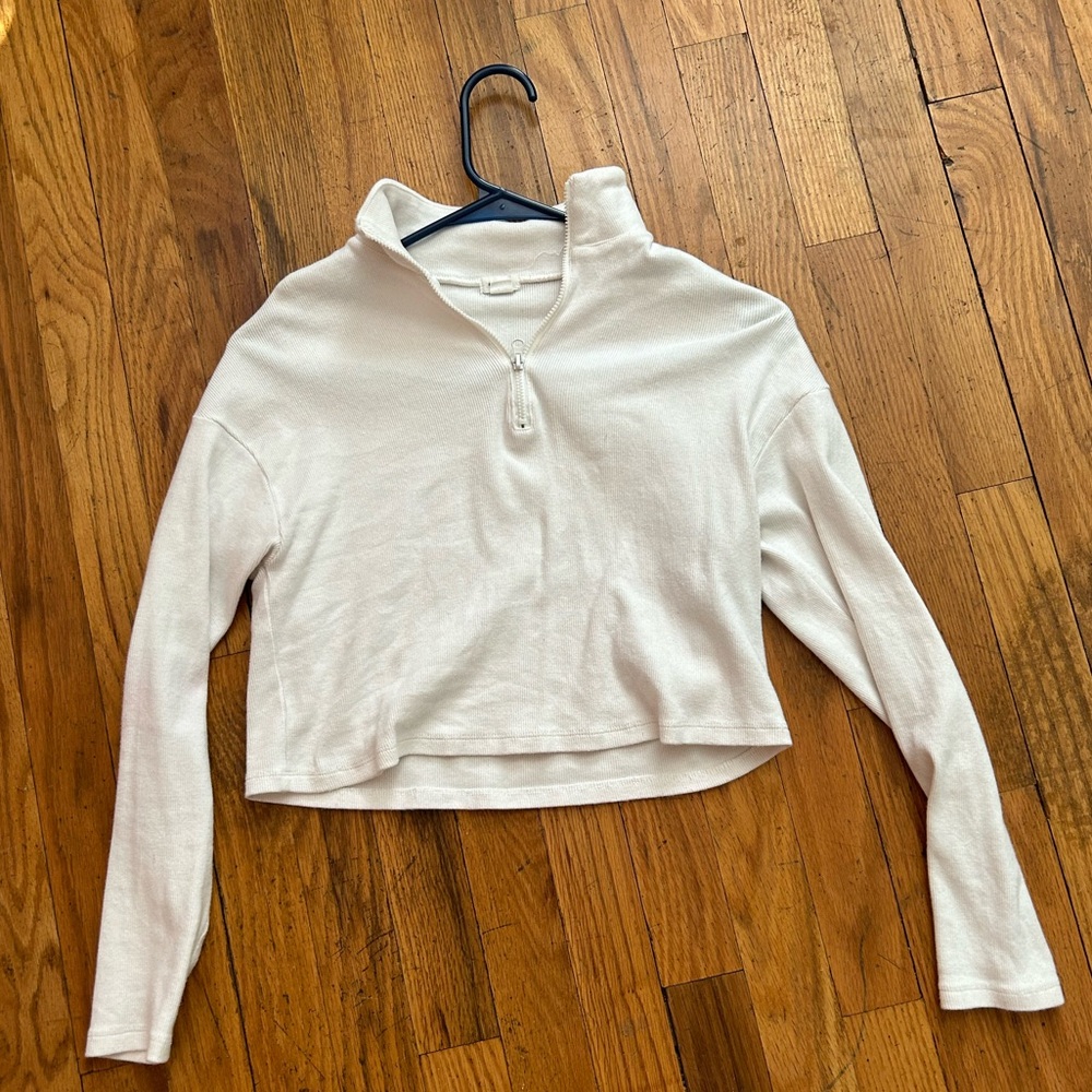 White cropped sweatshirt, size xs